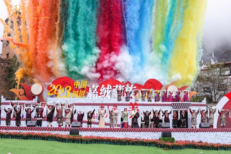 秋韵美人谷 寻美醉丹巴——2023中国四川嘉绒藏族风情节在美人谷绚烂开幕