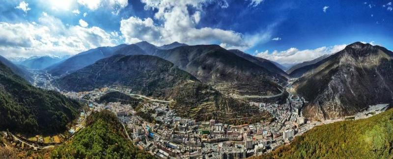 民族团结之花绽放情歌城——康定市扎实推进“民族团结进家庭”实践行动