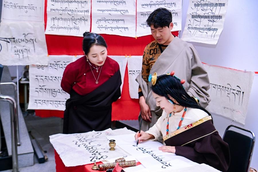 为“德”奔“富”  共话未来——德格县赴富阳区开展文化交流活动