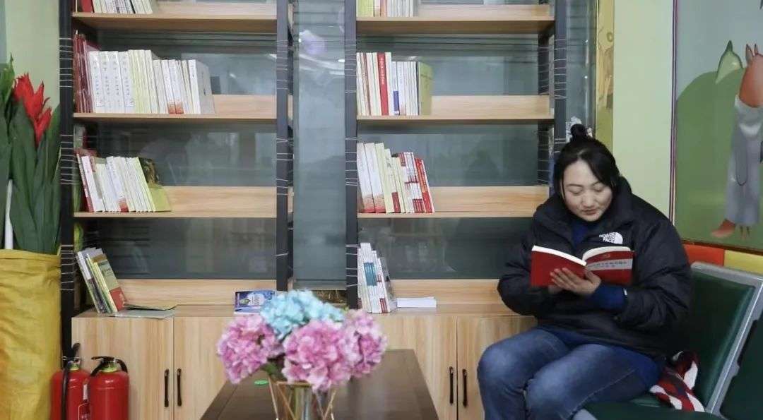 让温暖“触手可及”！户外劳动者“暖心驿站”亮相德格