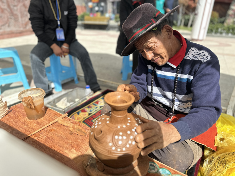 巴塘县：集中社会力量办“大事” 创造性赋能全面乡村振兴