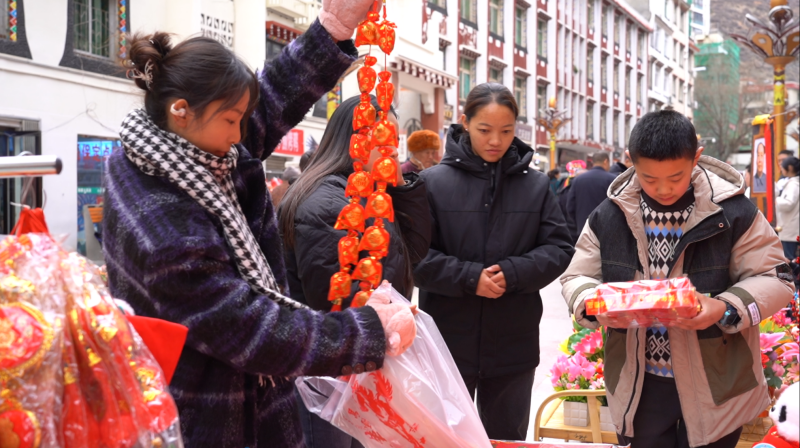 逛大集 买年货 丹巴“购销两旺”迎新春