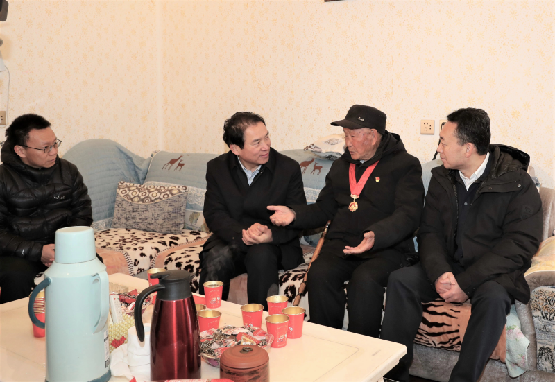 赵俊民赴甘孜州开展2024年春节前走访慰问活动