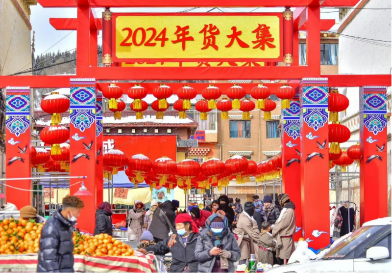 若尔盖：街头巷尾年味浓