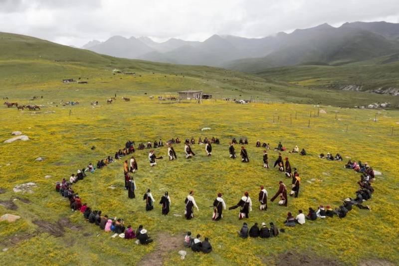 点亮群众新生活！德格县阿木拉村住房“大换装”
