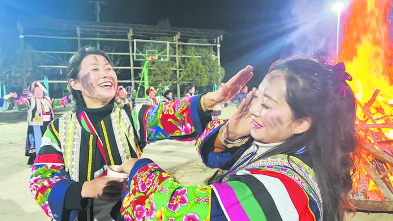 九寨沟白马藏族狂欢“涂墨节”