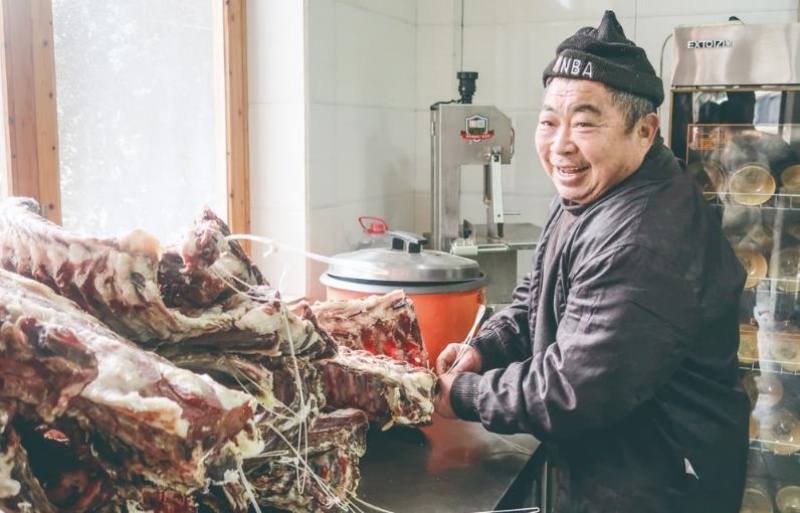 开启过年新“年味” 泸定县杵坭村唱响乡村振兴好声音