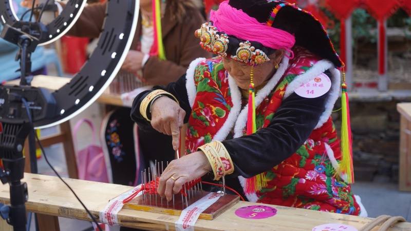 丹巴县：直播带货“妈妈团” 乡村振兴展现“她”力量