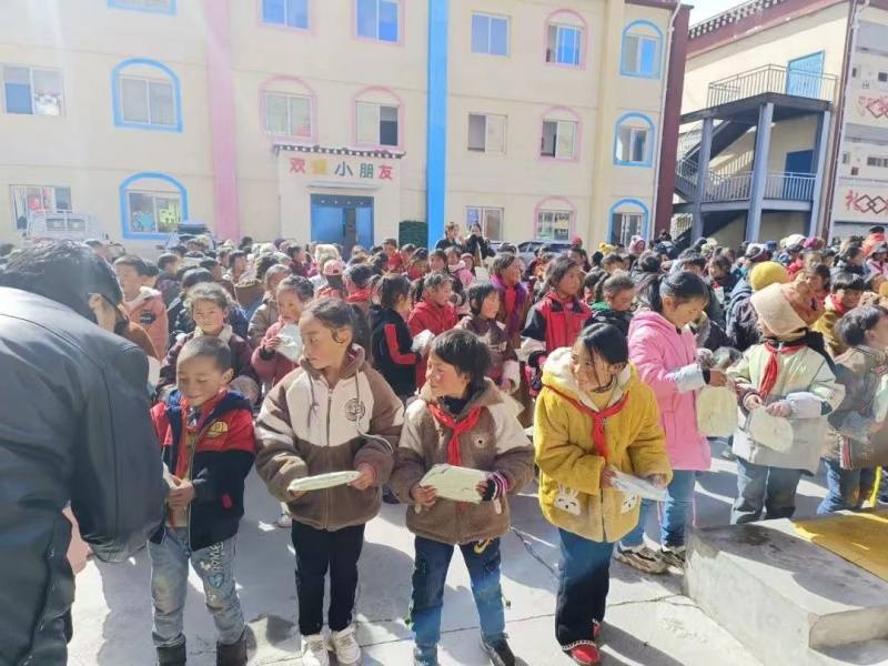 甘孜县开展“送法进校园”活动