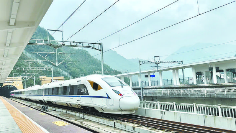 “飞龙”穿阿坝 “天堑”变通途——川青铁路青白江至镇江关段开通纪实