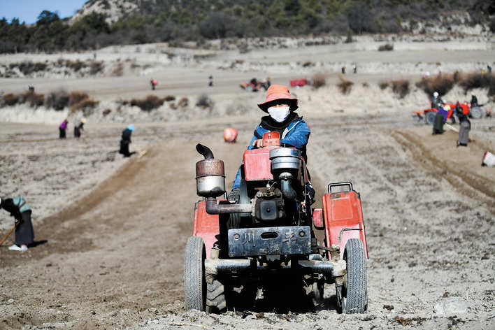 若尔盖县铁布片区迎来春耕时节