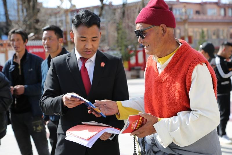 理塘县：开展全民国家安全宣传教育系列活动