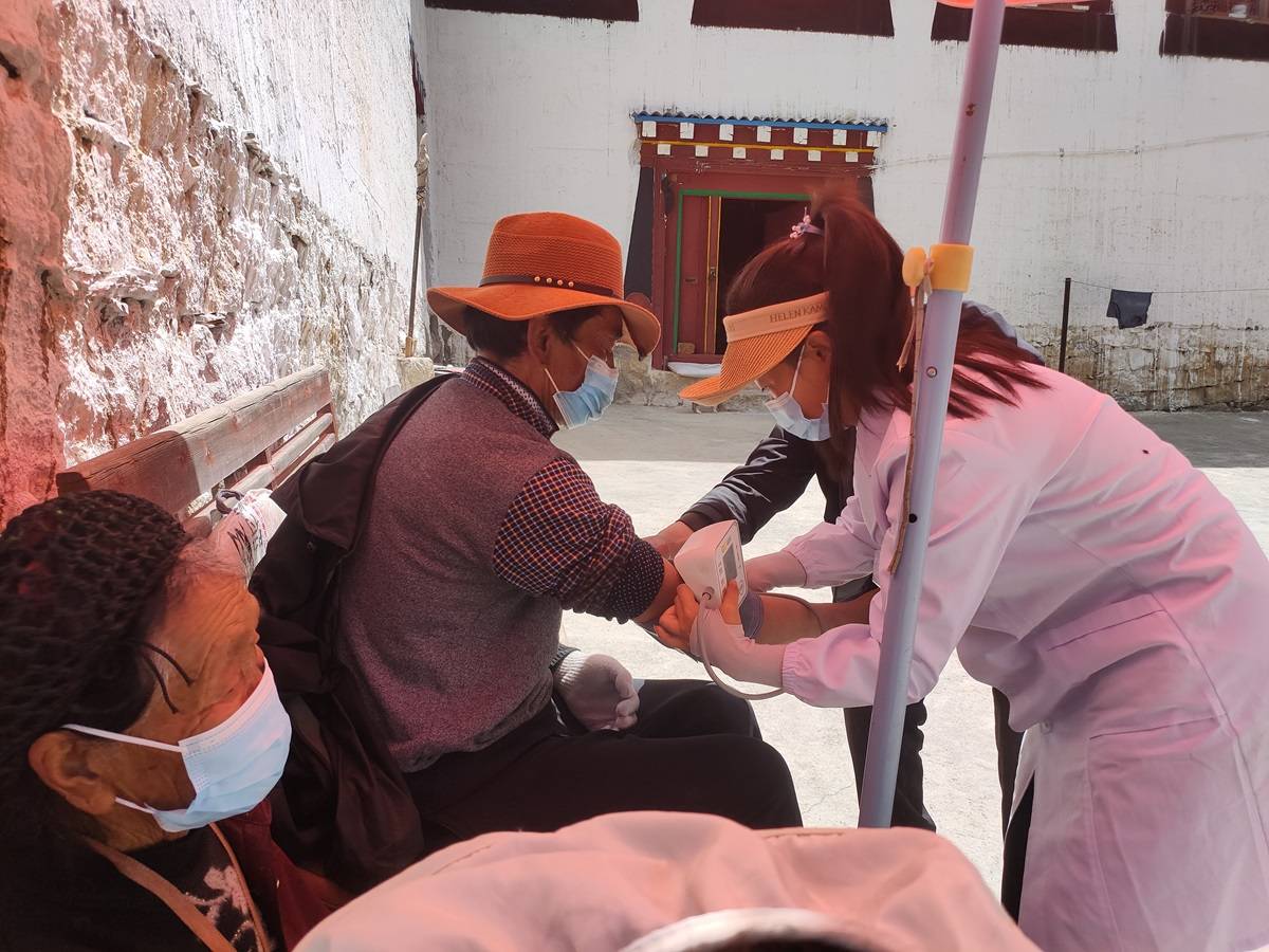 乡城县然乌乡：开展“综合施策 科学防癌”主题肿瘤防治宣传