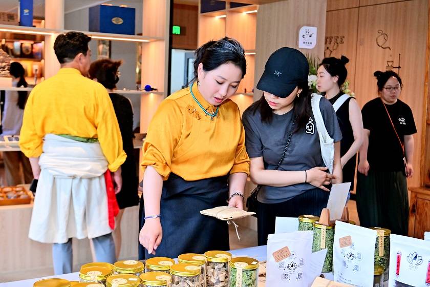 德格麦宿15种传统手工艺齐聚蓉城