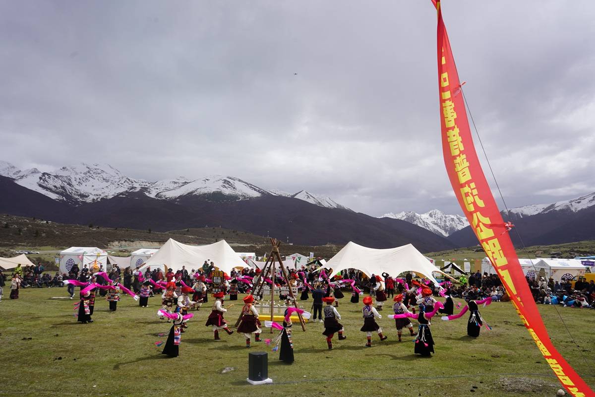 首届露营季 来巴塘感受“诗与远方”