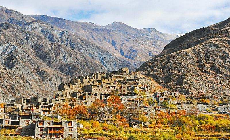 黑水县：千年古藏寨 在变与不变中传承发展