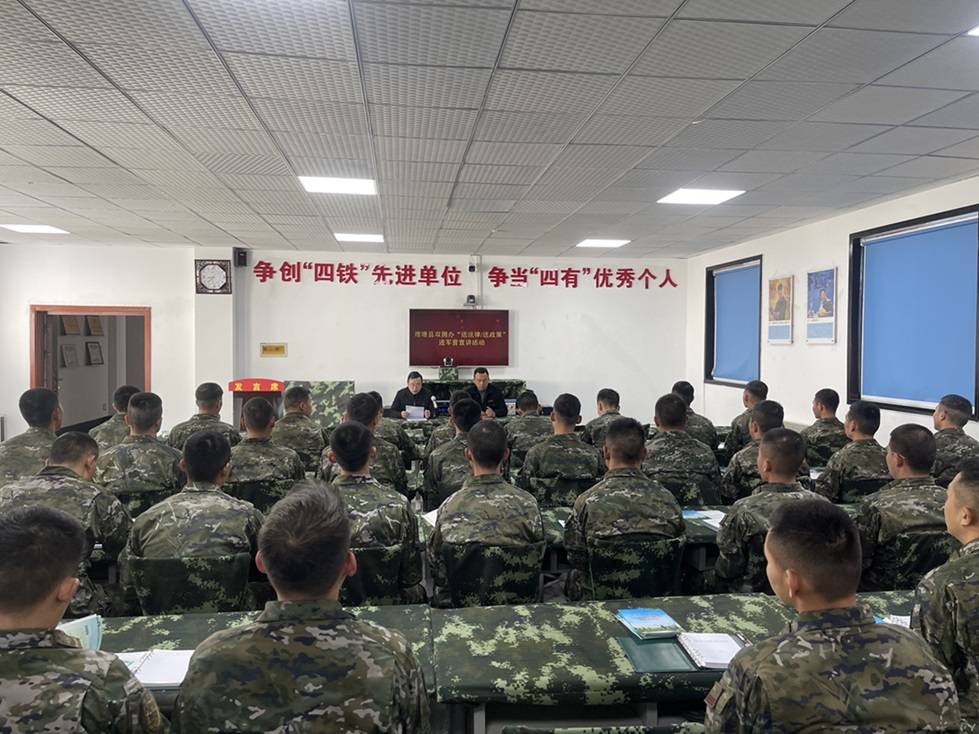 理塘县：开展“送法律、送政策”进军营活动