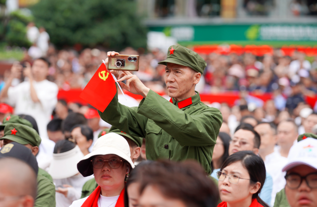 泸定县：文化惠民活动悦动红城