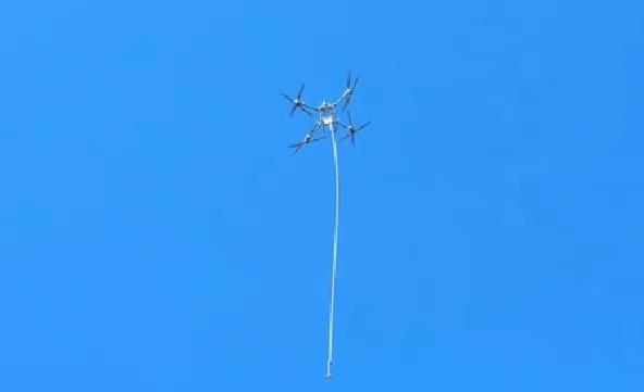 松潘县：国有林保护局首次采用无人机运送苗木