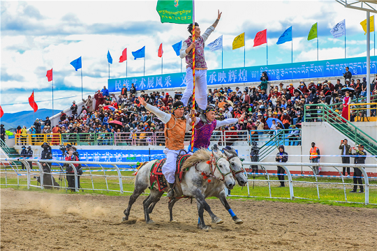 赛出“新动能”！红原大草原第九届雅克杯赛马大会开赛
