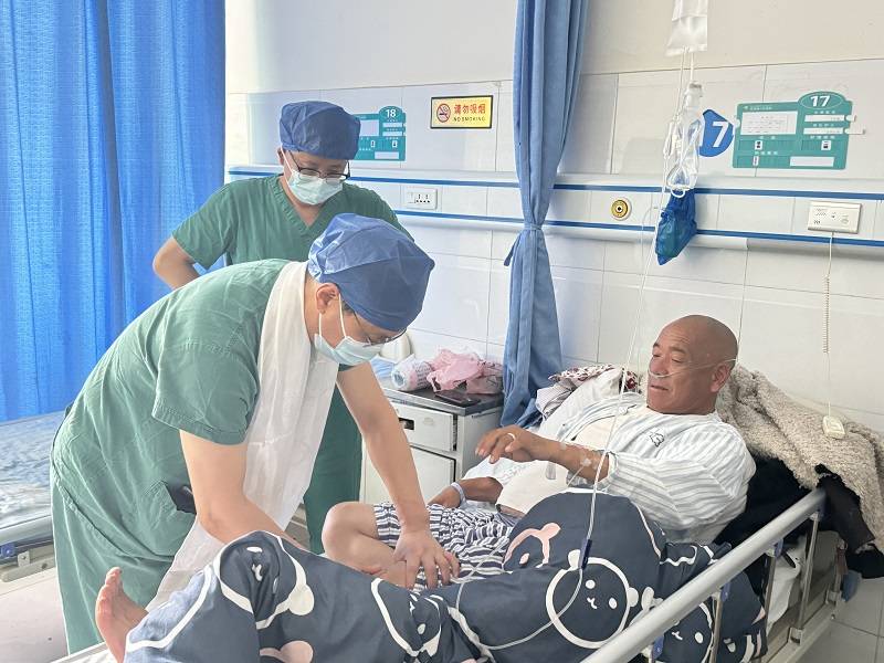 老百姓的新“膝”望  巴塘县完成首例全膝关节置换术