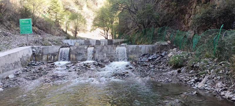 如何保障群众饮用水安全？白玉县比柯沟饮用水源地保护区构建多部门联动机制