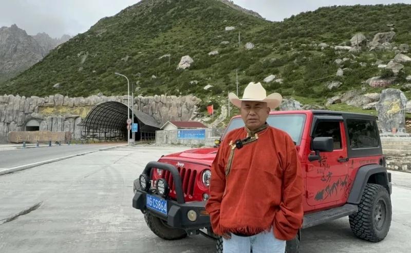 雀儿山脚下一位汽车司机生活的变化 背靠G317 走上致富路