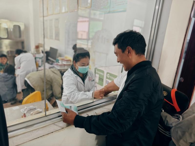 巴塘县：投入资金256.8万元 开展为期3个月的免费体检 为33705人送去“温暖”