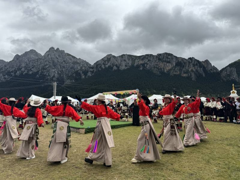 巴塘县：艺术赋能小乡村 带来发展好“钱”景
