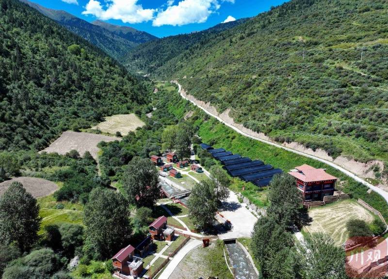 向云端·寻路记丨鲜水河畔 众人拾柴