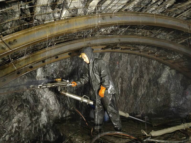 关键节点隧道顺利贯通！S220线复建公路建设进程按下“加速键”