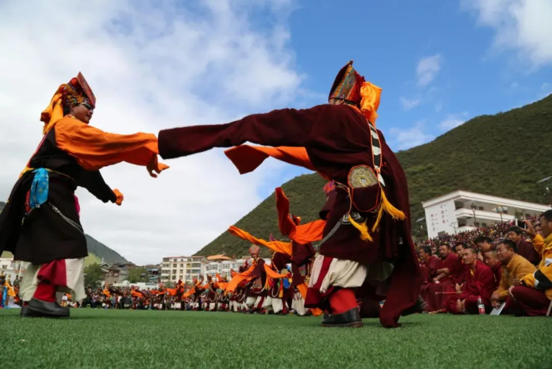 宫廷锅庄白玉卓钦：节日的狂欢与祈愿