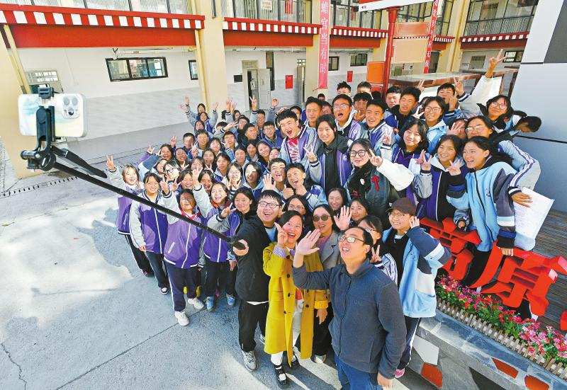 道孚县：“组团式”帮扶 托起“稳稳的幸福”