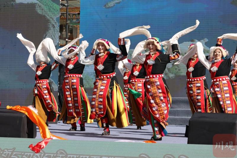 甘孜州：乡村文化秀出“新花样”