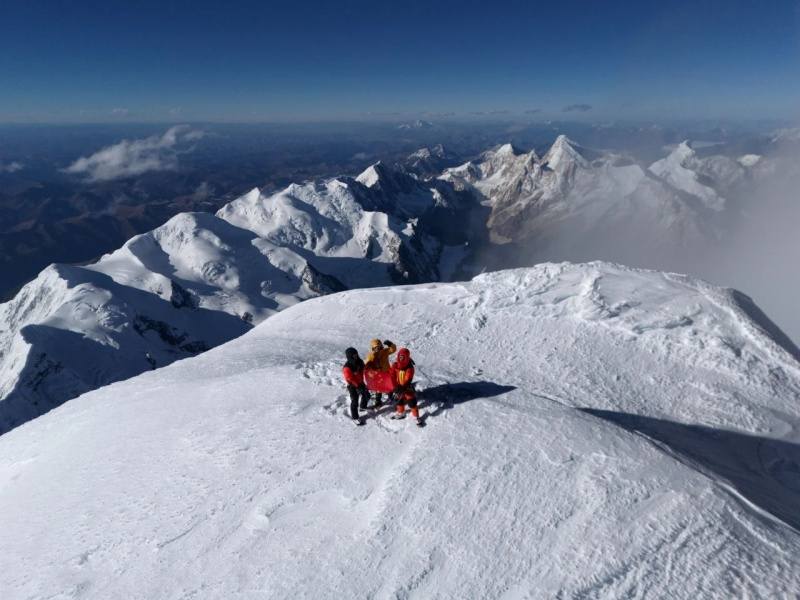 3名“90后”登顶贡嘎书写冰雪传奇