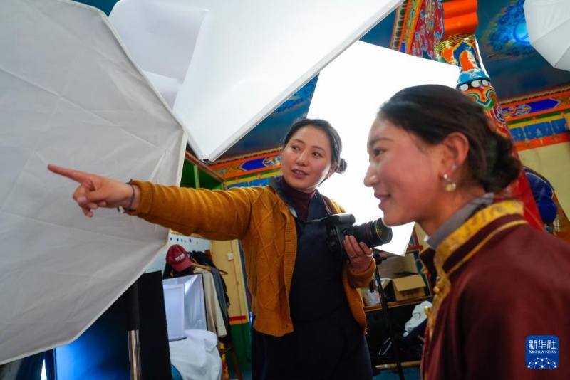 高原乡村回来了年轻人——一个藏族姑娘带传统手工艺走出深谷