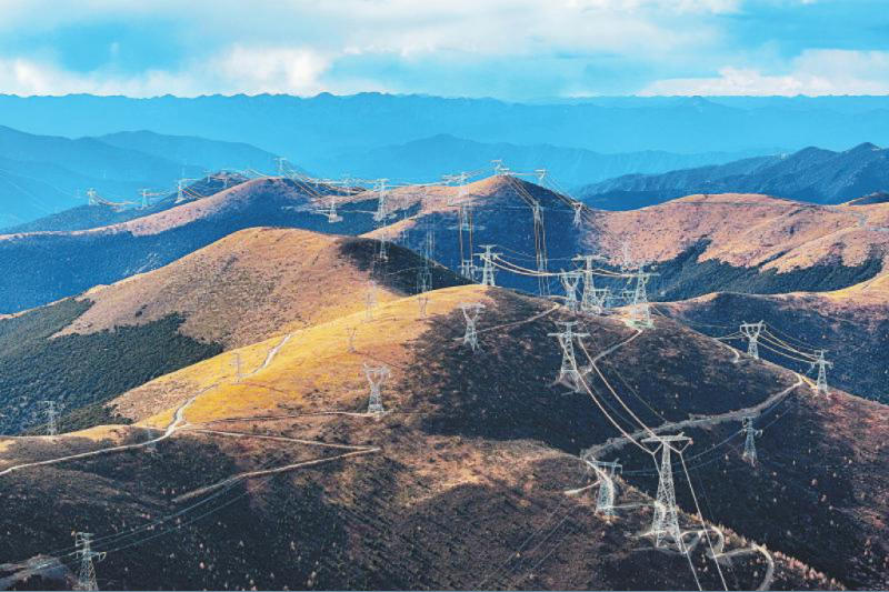 图片新闻：在康定新都桥高尔寺金上—湖北± 800千伏特高压直流输电工程施工现场