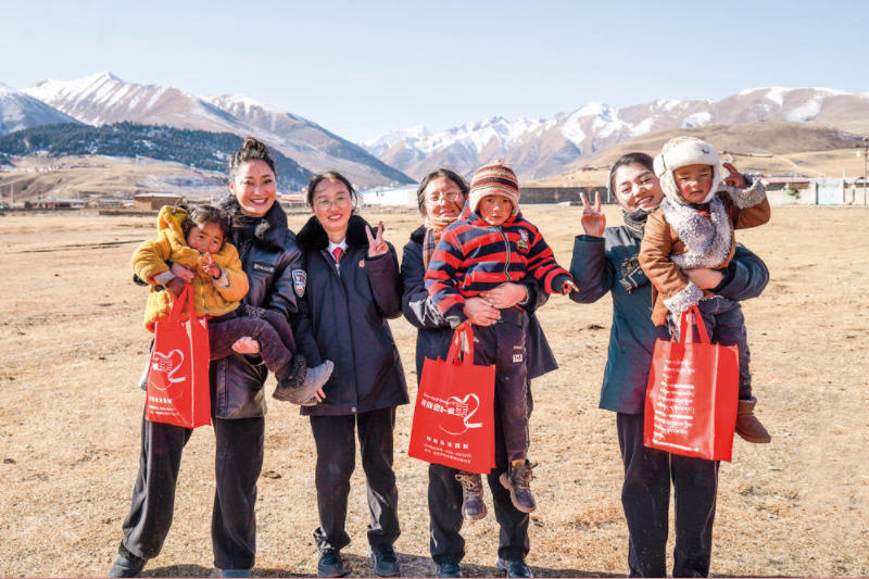 他们足迹遍布虫草山、农家小院、边远牧场  守护高原牧区的“绿绒蒿”