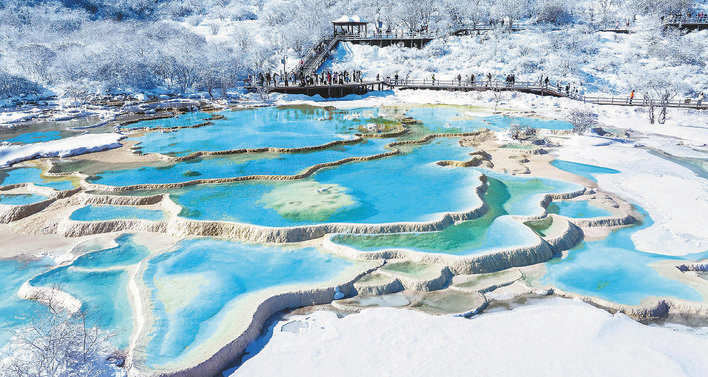 一场春雪覆盖黄龙景区